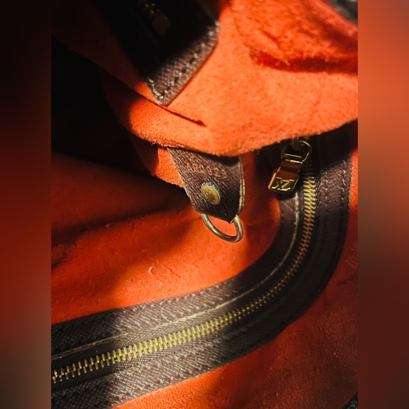 LOUIS VUITTON Marais Damier Ebene 
Bucket Shoulder PM /Tote Bag - Picture 9 of 14